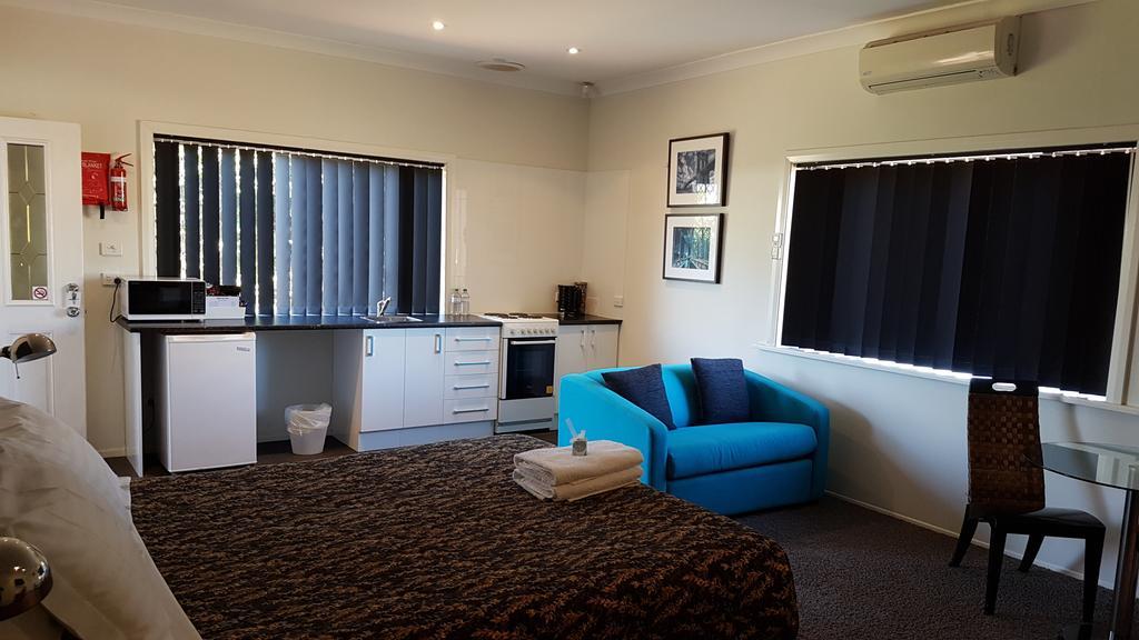 Suites On Avon Йорк Экстерьер фото