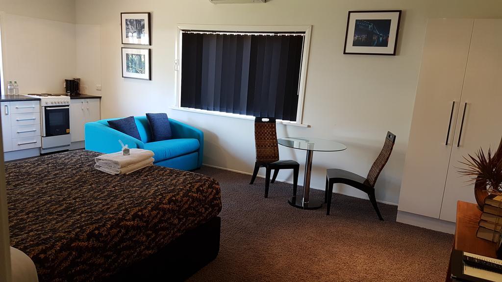 Suites On Avon Йорк Экстерьер фото
