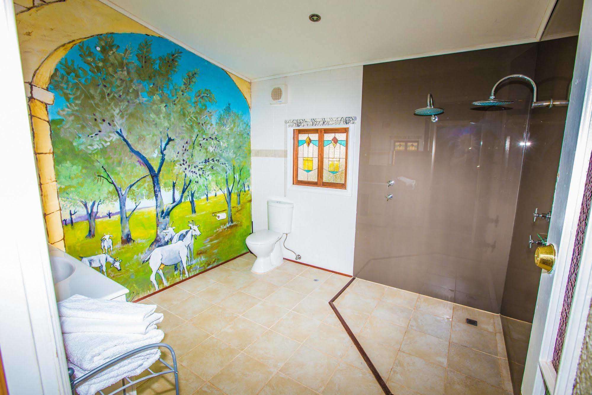 Suites On Avon Йорк Экстерьер фото