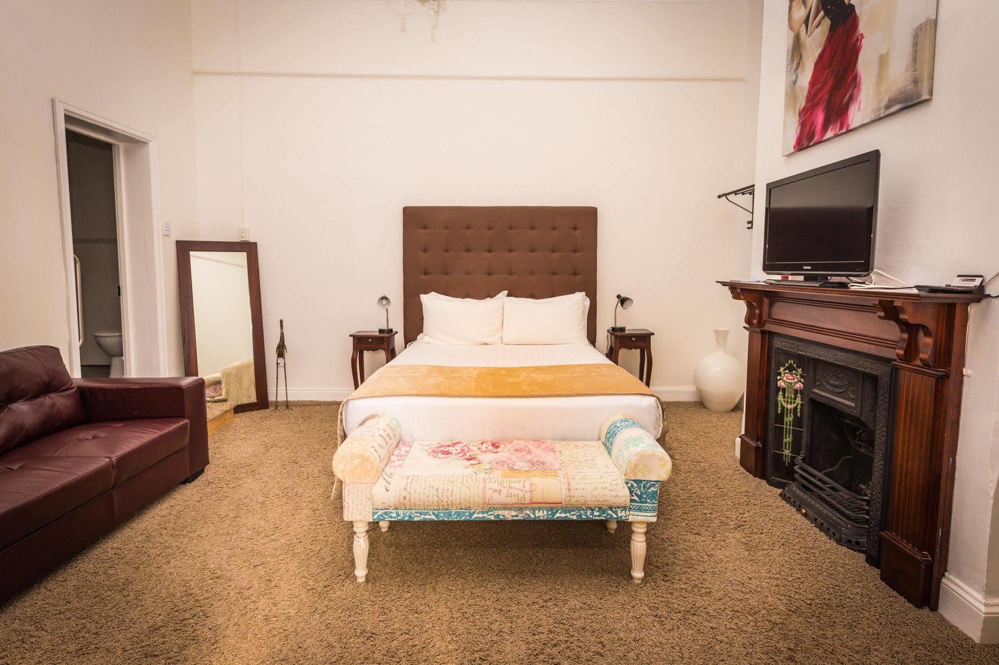 Suites On Avon Йорк Экстерьер фото